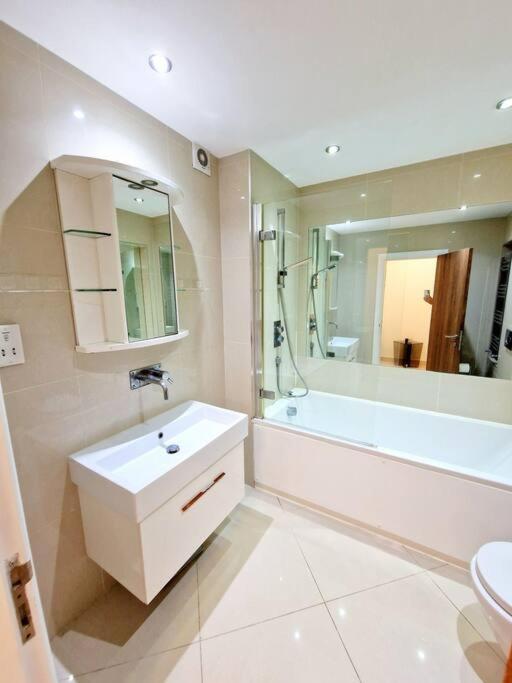 Modern Hyde Park Home With Private Entrance & Private Back Patio Near Bayswater & Paddington Stations لندن المظهر الخارجي الصورة